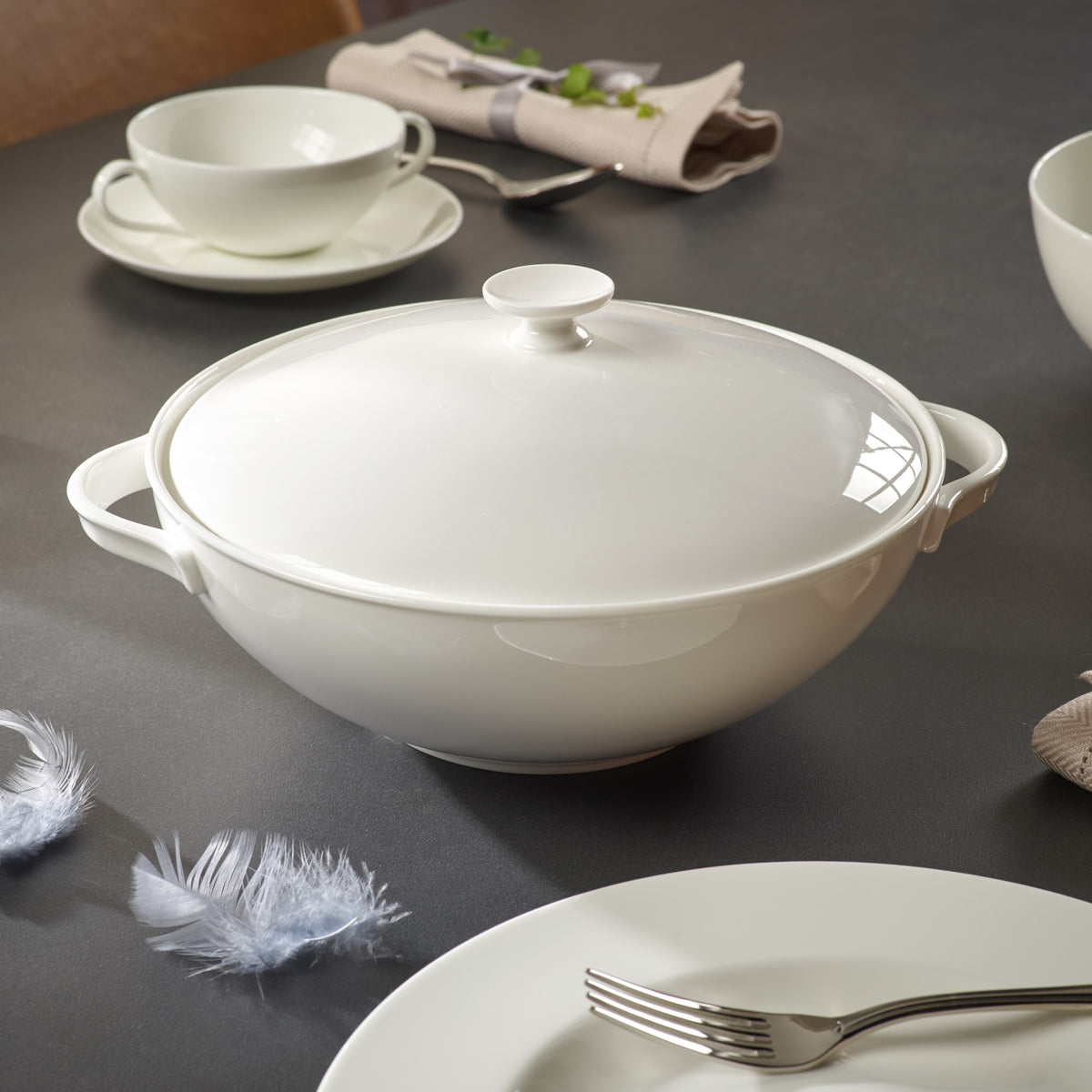 Anmut Tureen