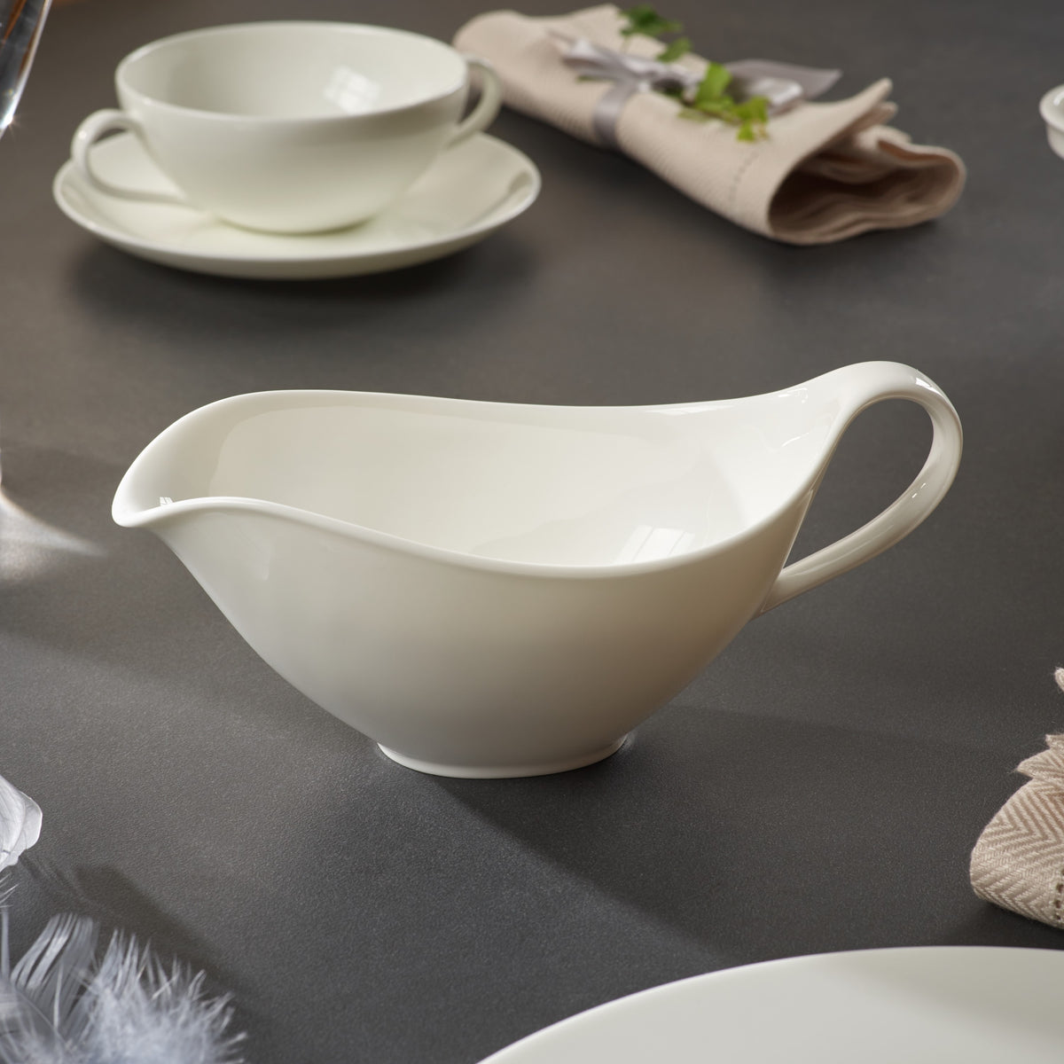 Anmut Gravy boat