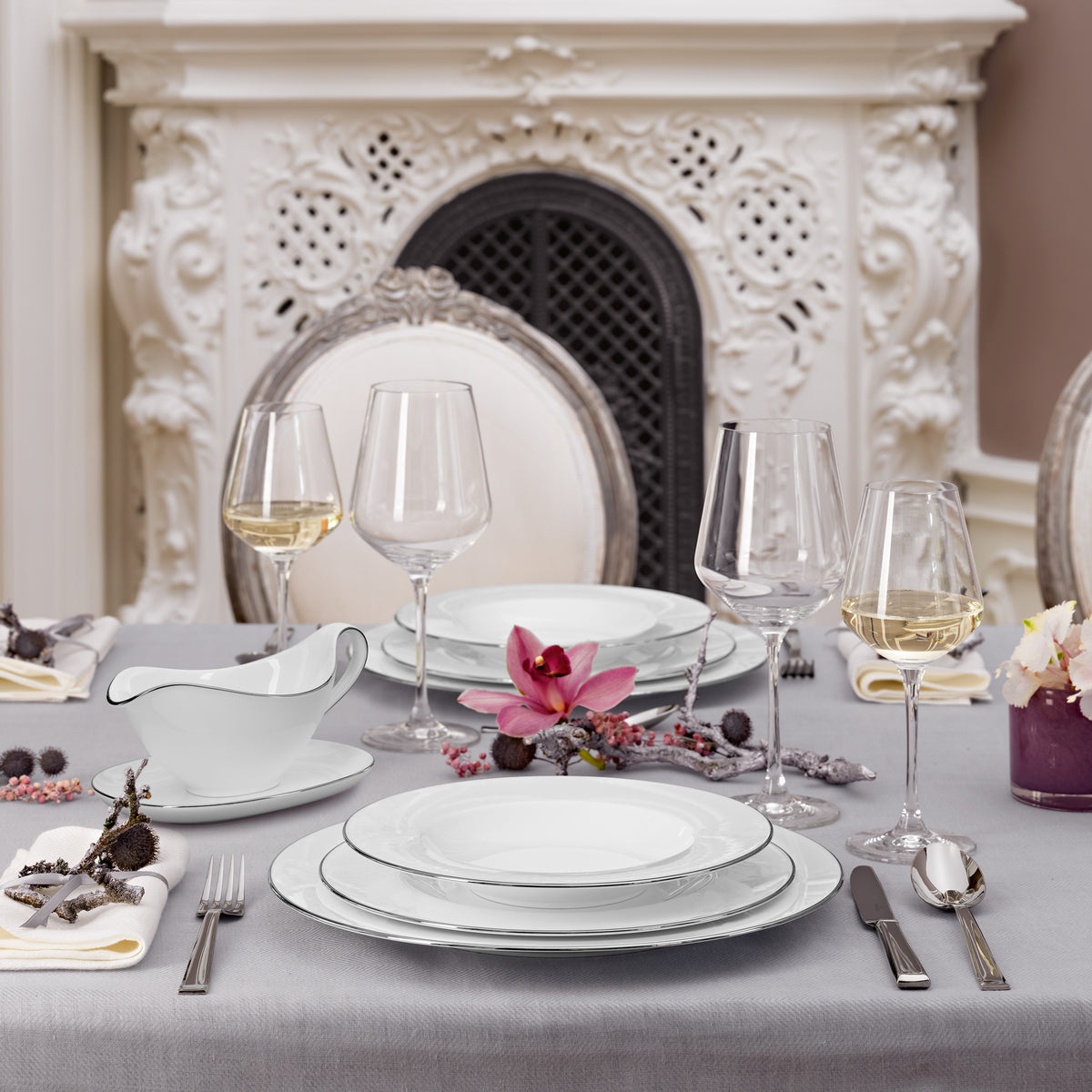 Anmut Dinnerware set