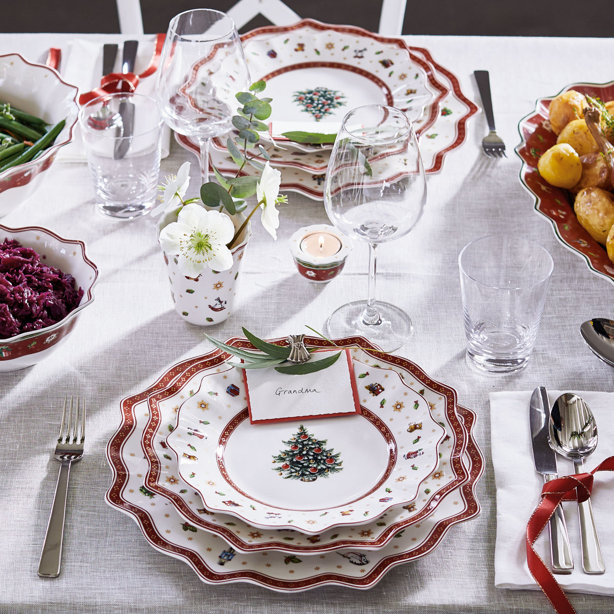 Toy's Delight Serving/ Under Plate