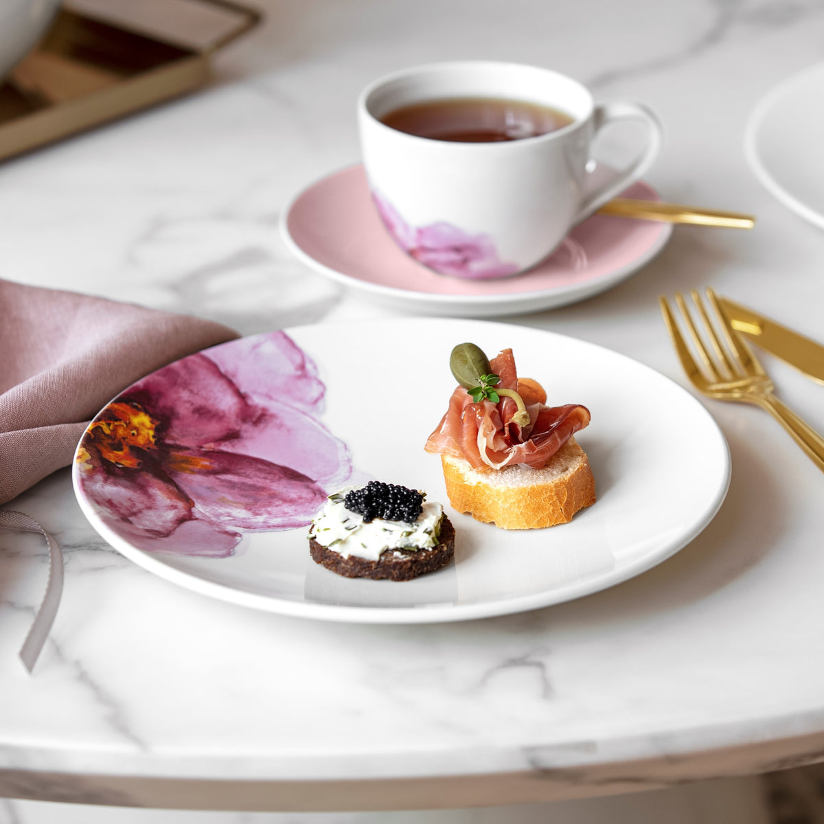 Rose Garden Dinnerware set