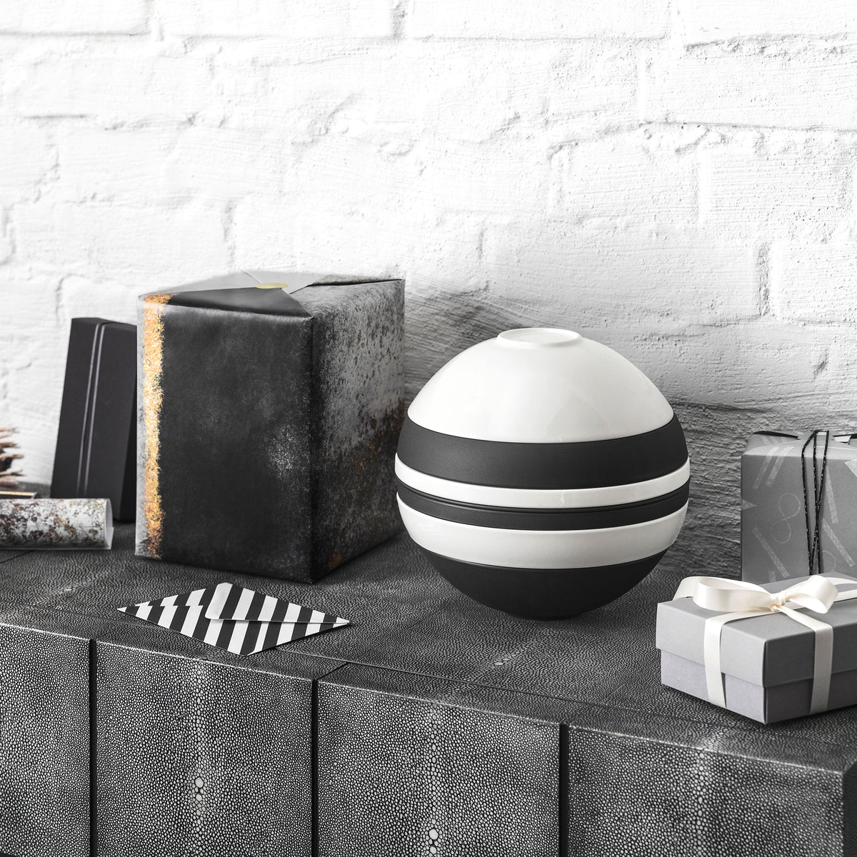 La Boule Dinnerware set