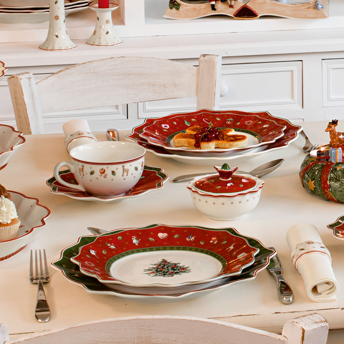Toy's Delight Dinner plate