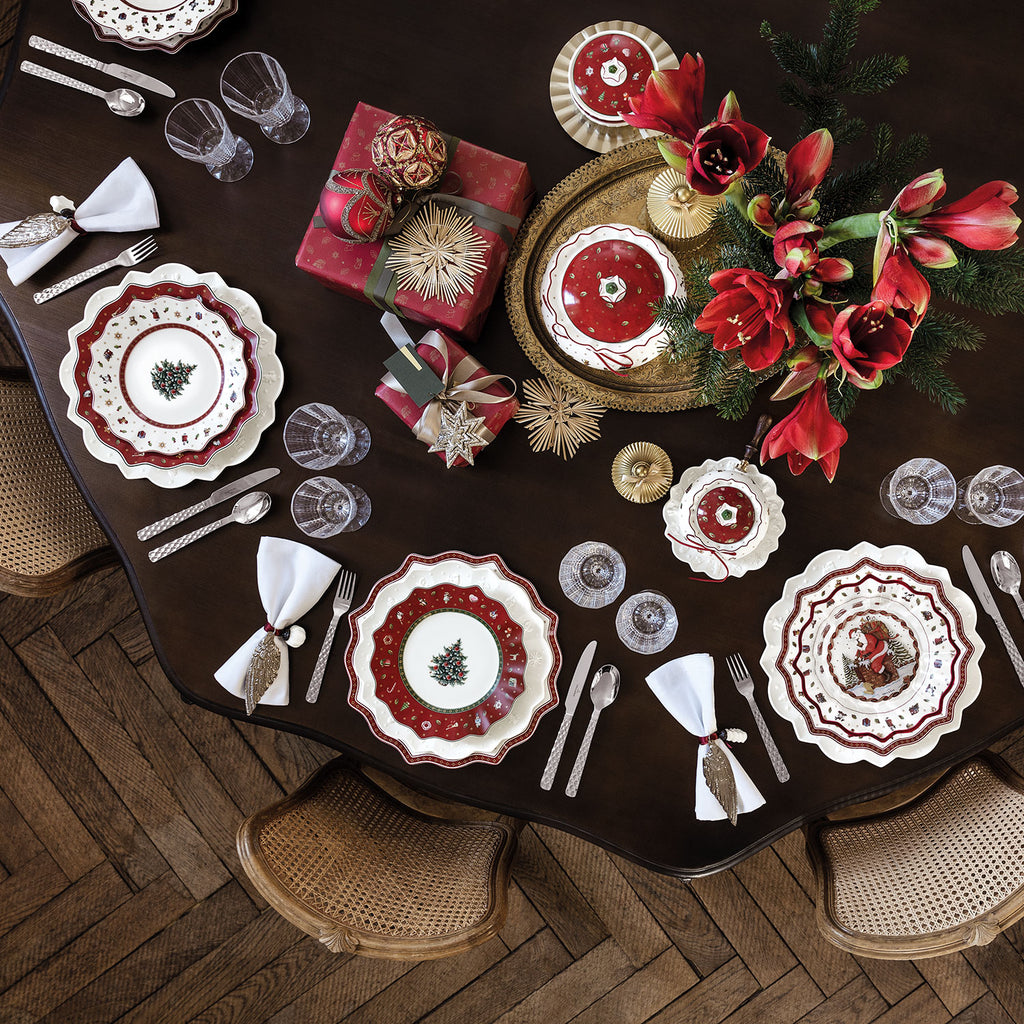 Toy's Delight Dinnerware set