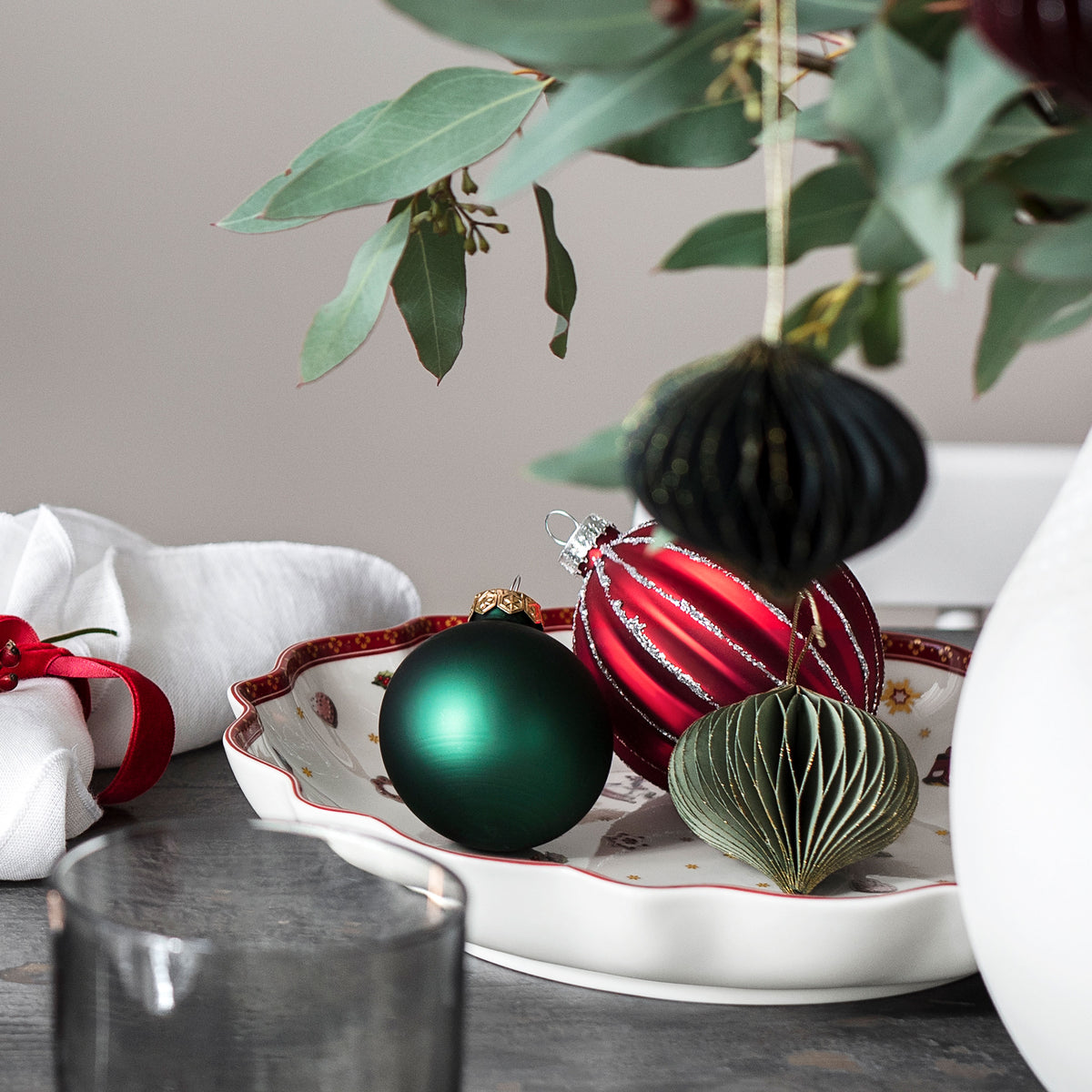 Toy's Delight Centerpiece bowl