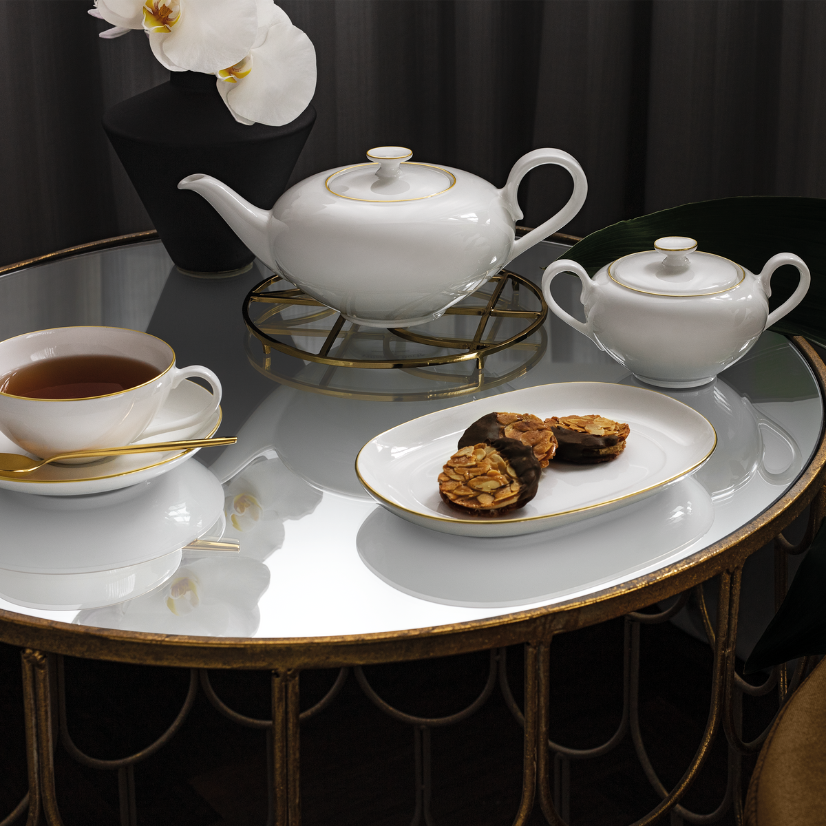 Anmut Teapot