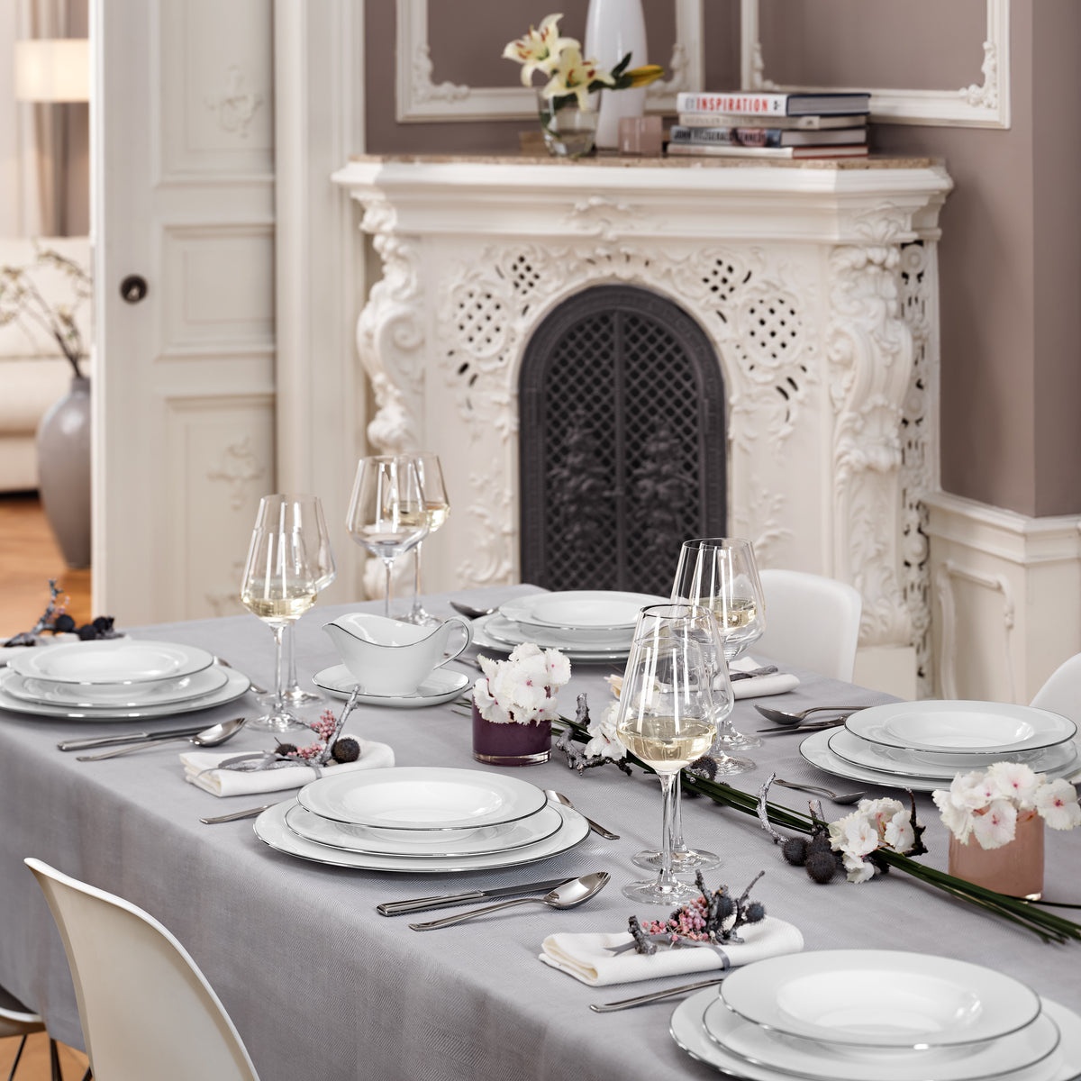 Anmut Dinnerware set