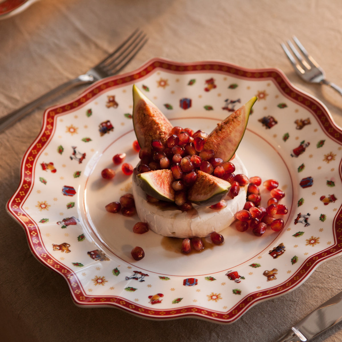 Toy's Delight Dinner plate