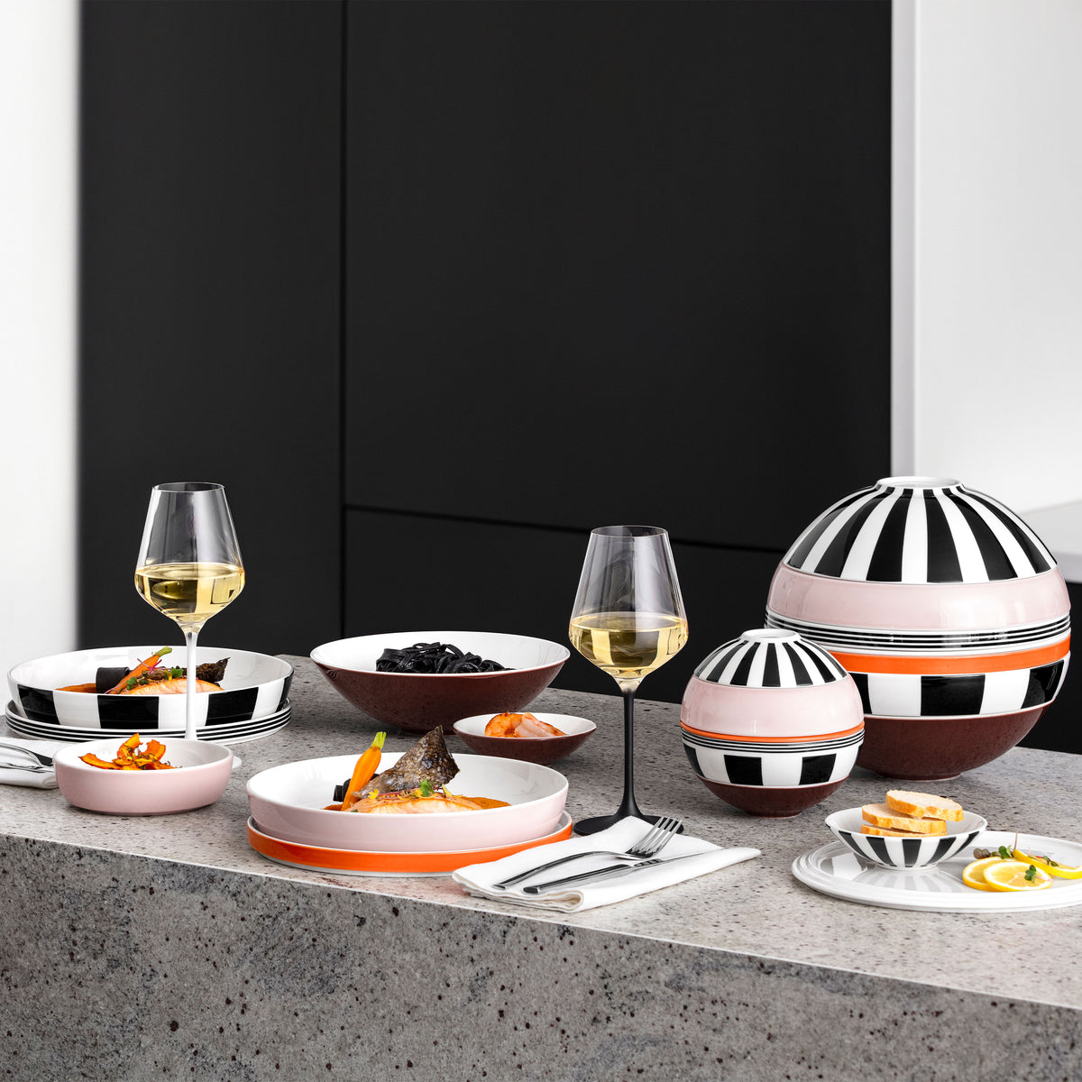 Toy's Delight Dinnerware set