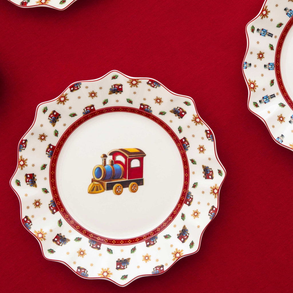 Toy's Delight Dinnerware set