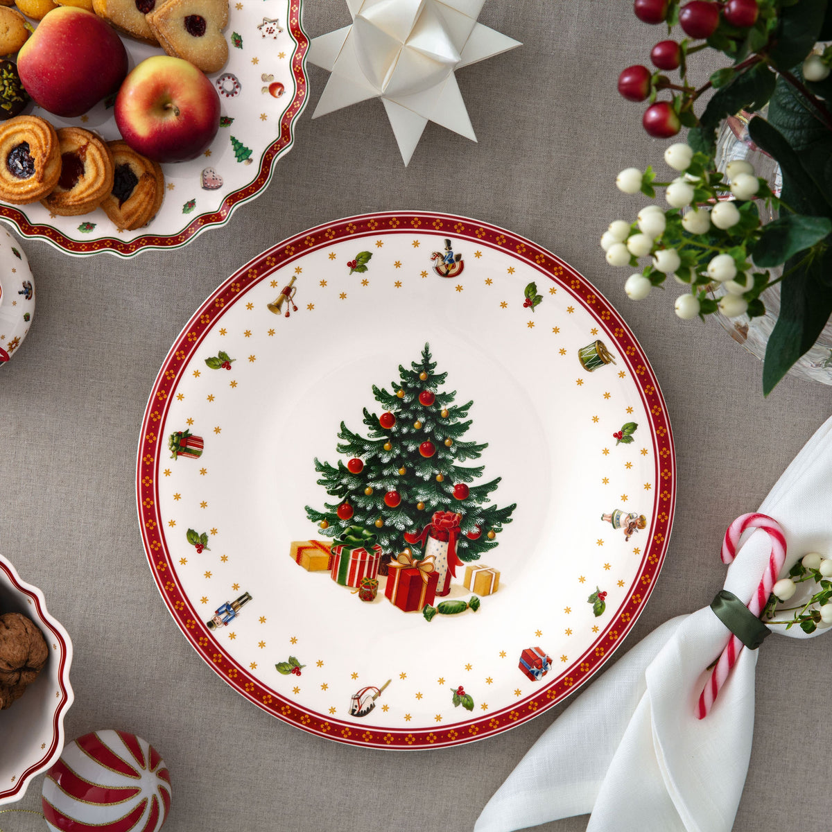 Toy's Delight Serving/ Under Plate