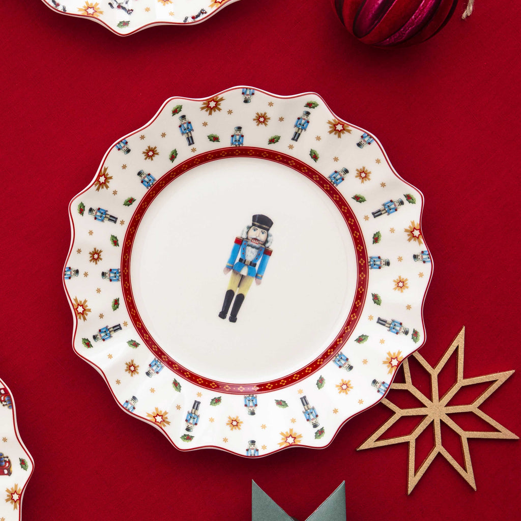 Toy's Delight Dinnerware set