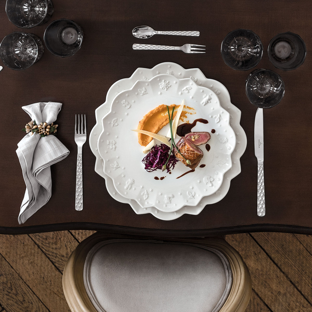 Toy's Delight Royal Classic Serving/ Under Plate