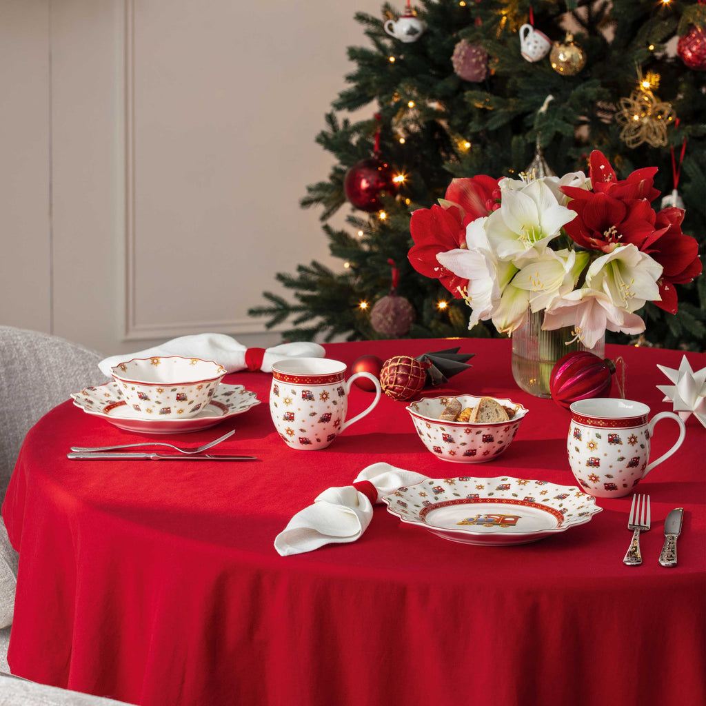 Toy's Delight Dinnerware set