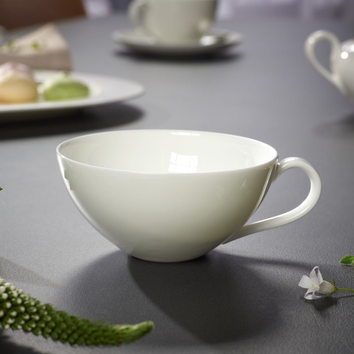 Anmut Dinnerware set