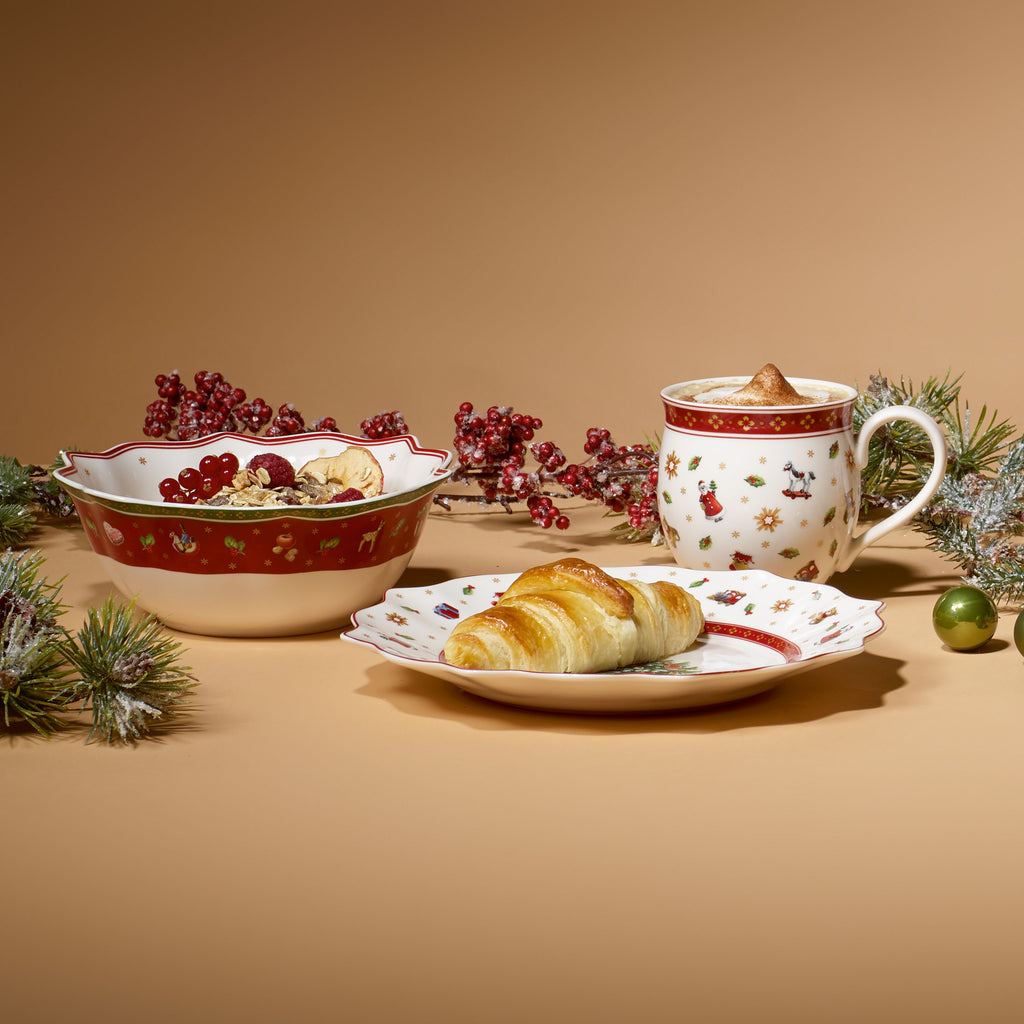 Toy's Delight Dinnerware set
