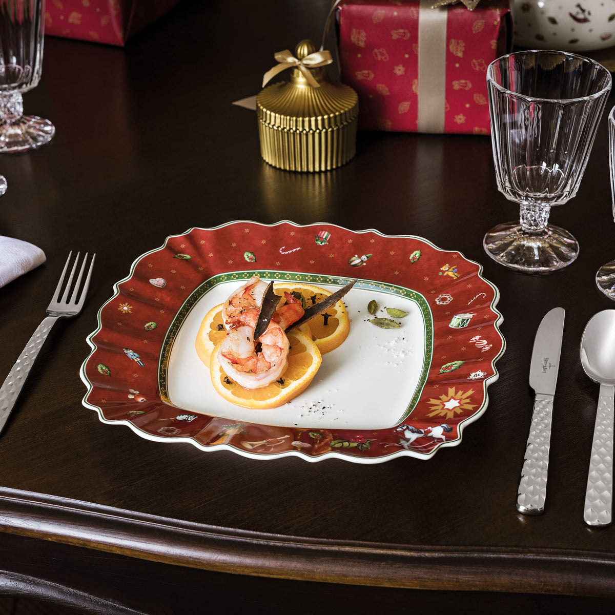 Toy's Delight Dinner plate