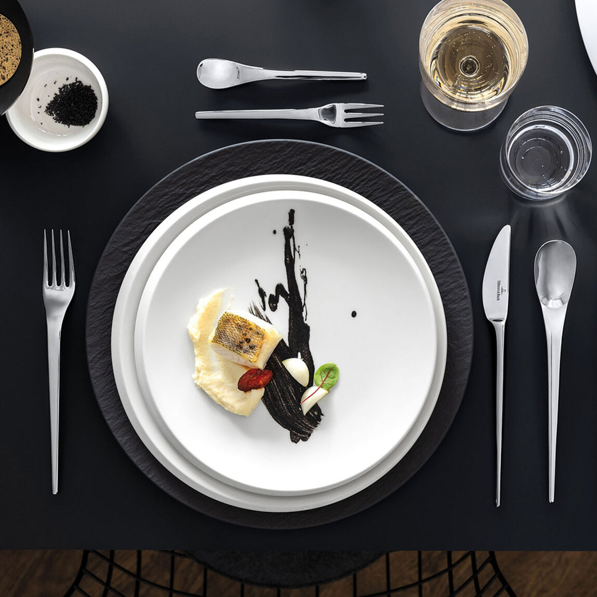NewMoon Dinnerware set