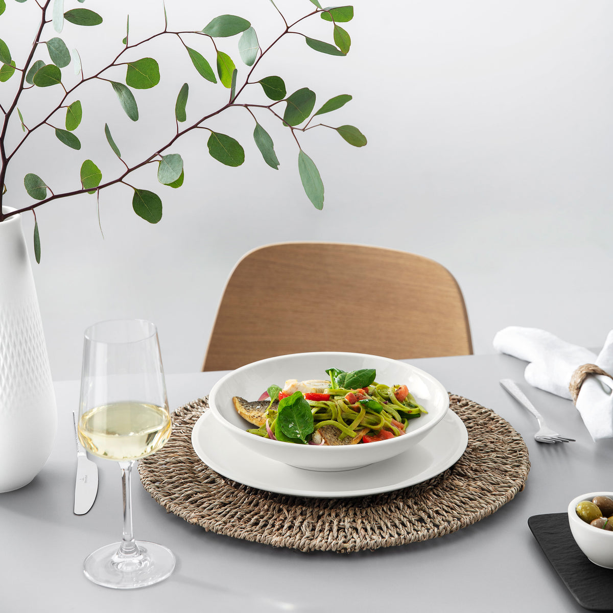 Ovid White wine glass
