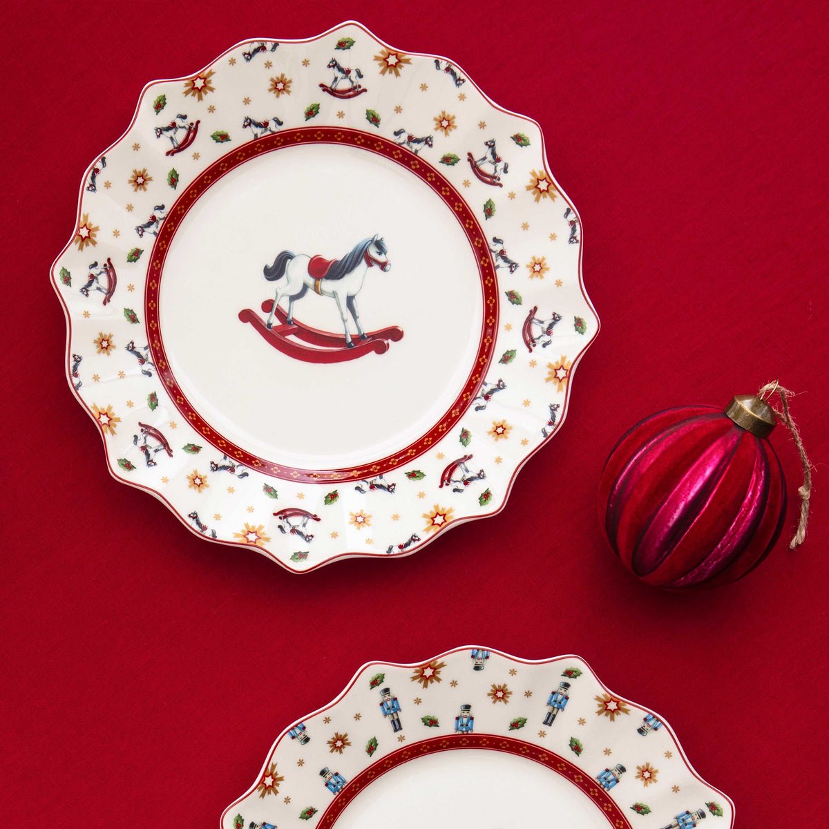 Toy's Delight Dinnerware set
